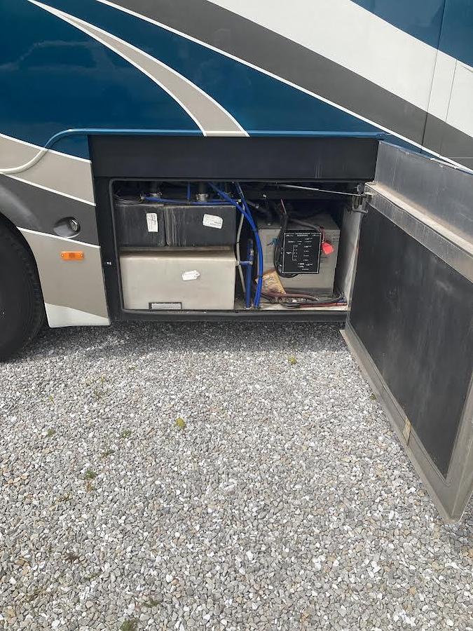 Used 2005 Monaco Signature Castle IV Class A Motorhome