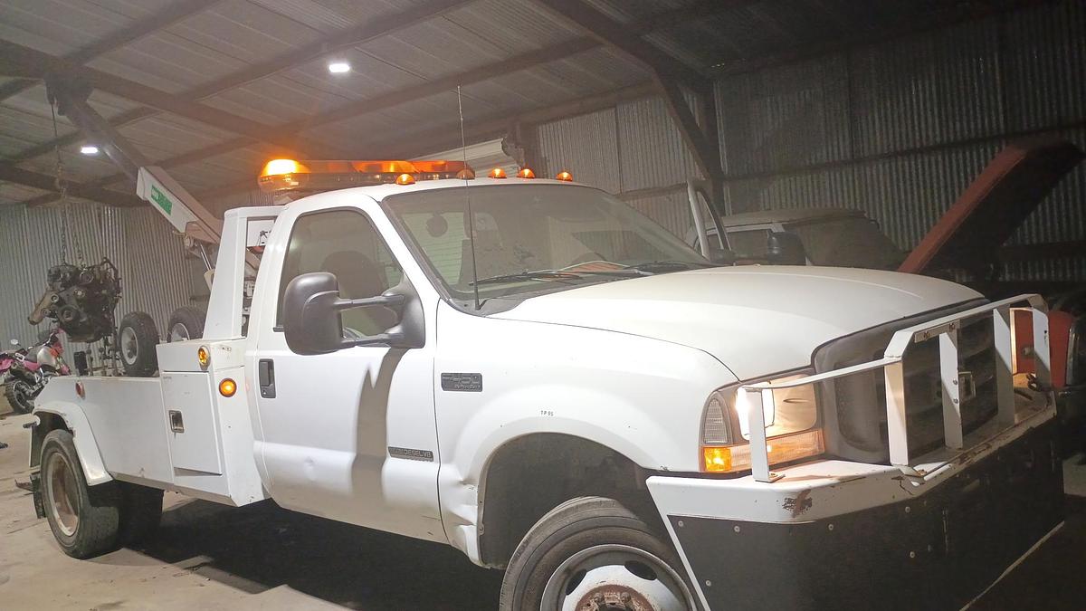 Used 2002 Ford F450 Recover Truck with Boom