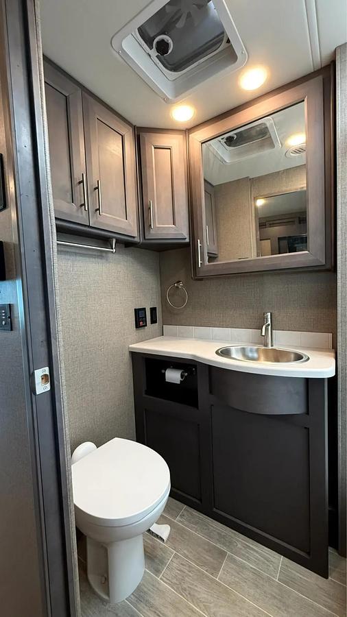 Used 2022 Thor Motor Coach Miramar 34.6