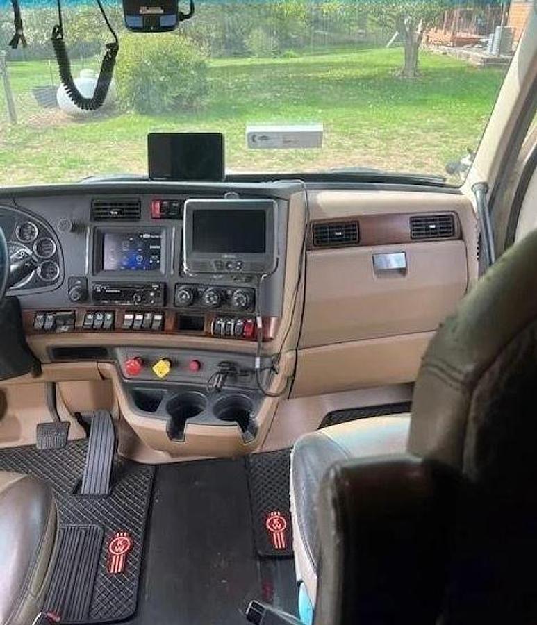 Used 2021 Kenworth T880
