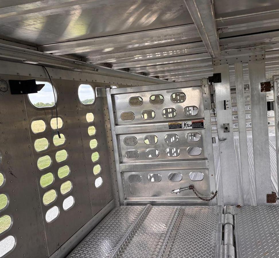 Used 2019 WILSON PSDCL-402 Livestock Trailer