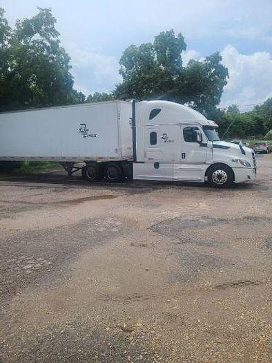 Used 2018 Freightliner Cascadia DD15 & 2016 Utility Trailer & 2011 Utility Trailer