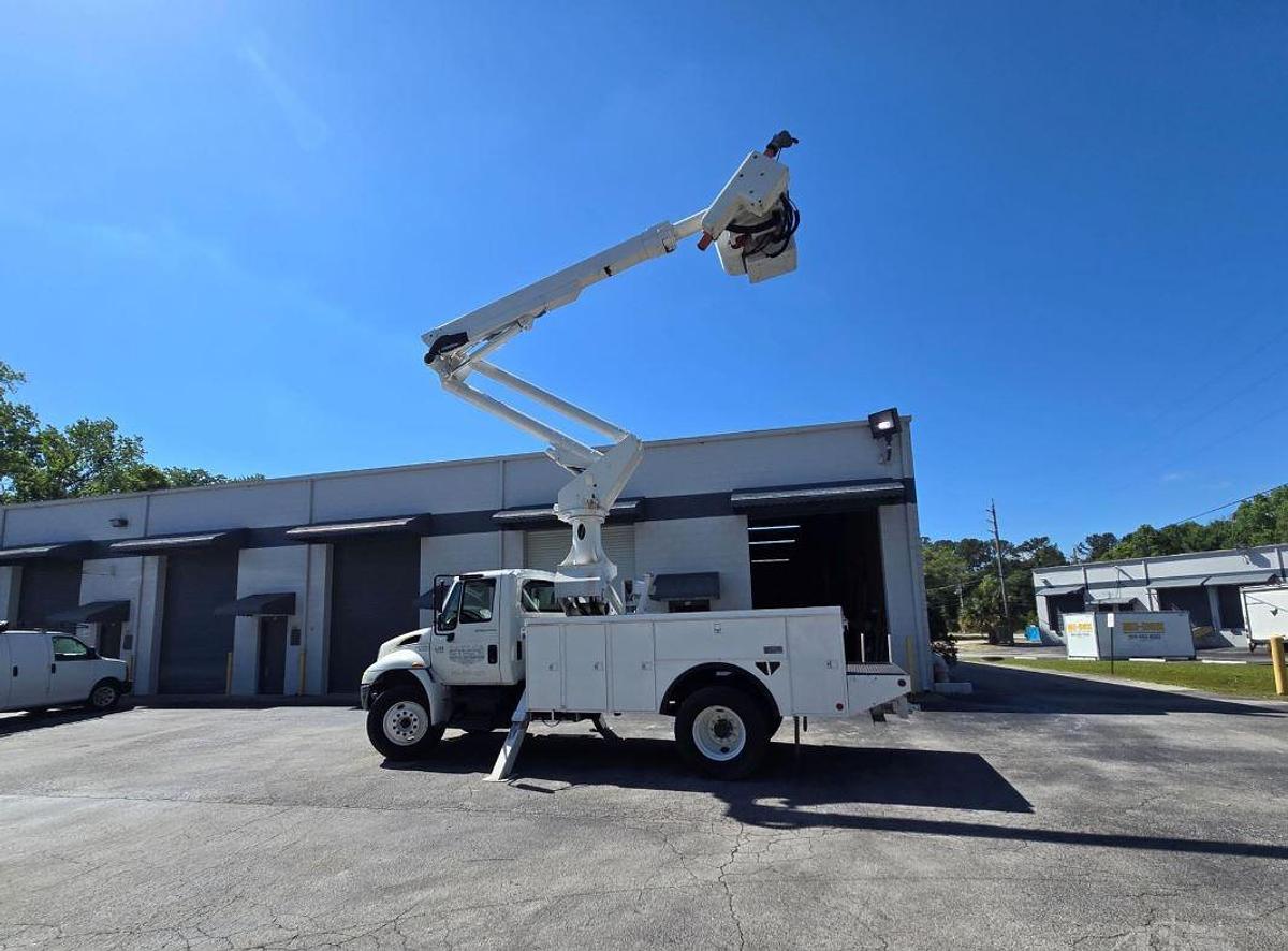 Used 2005 ALTEC TA45M-T50 MOUNTED ON 2005 INTERNATIONAL DURASTAR 4300