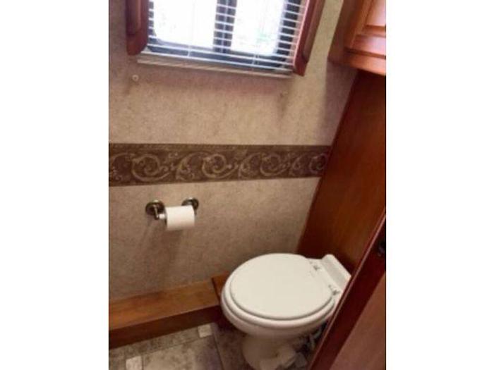 Used 2005 Monaco Camelot 40PBT