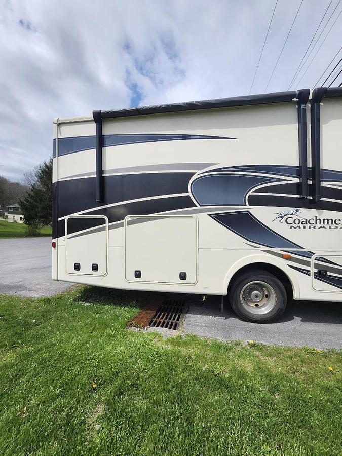 Used 2021 Coachmen Mirada 32SS