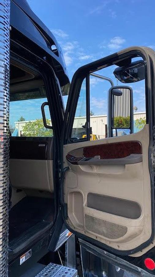 Used 2011 Freightliner Coronado 132