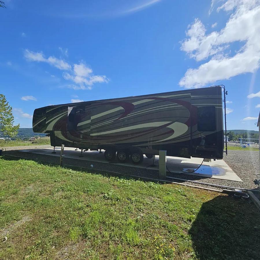 Used 2019 DRV Mobile Suite 44 Houston Fifth Wheel