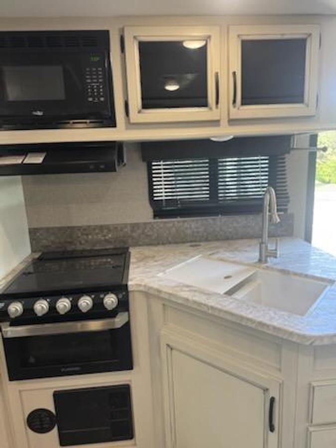 Used 2000 Jayco Featherlight Travel Trailer