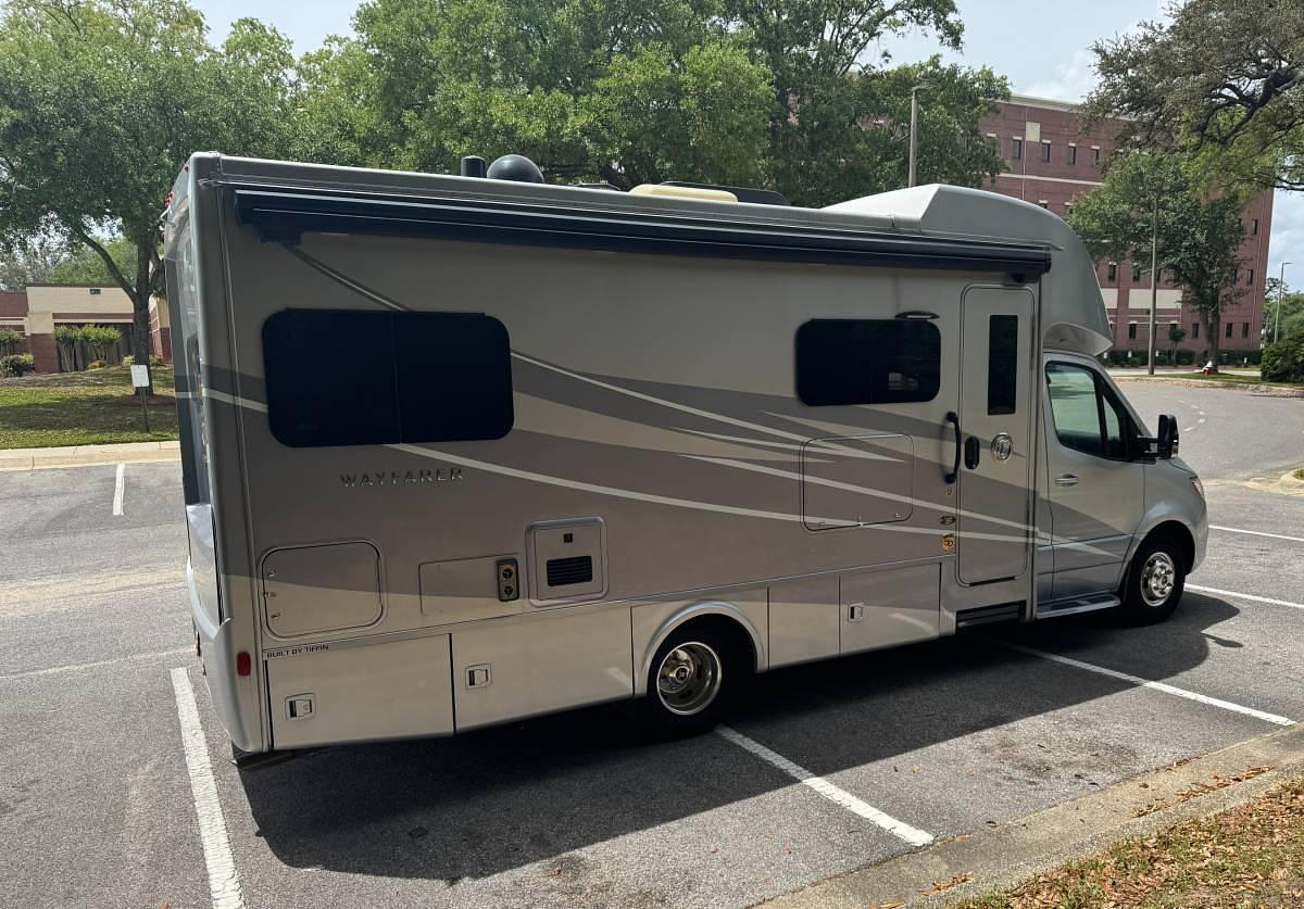 Used 2023 Tiffin Wayfarer 25tW
