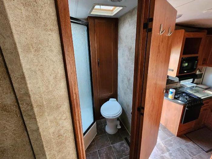 Used 2010 Keystone Montana Mountaineer 326RLT