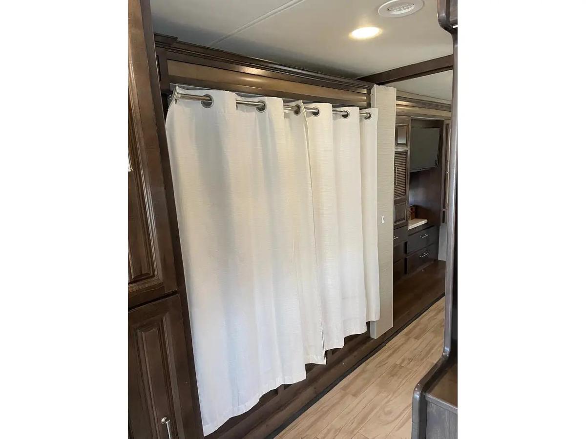 Used 2019 Entegra Emblem 36T