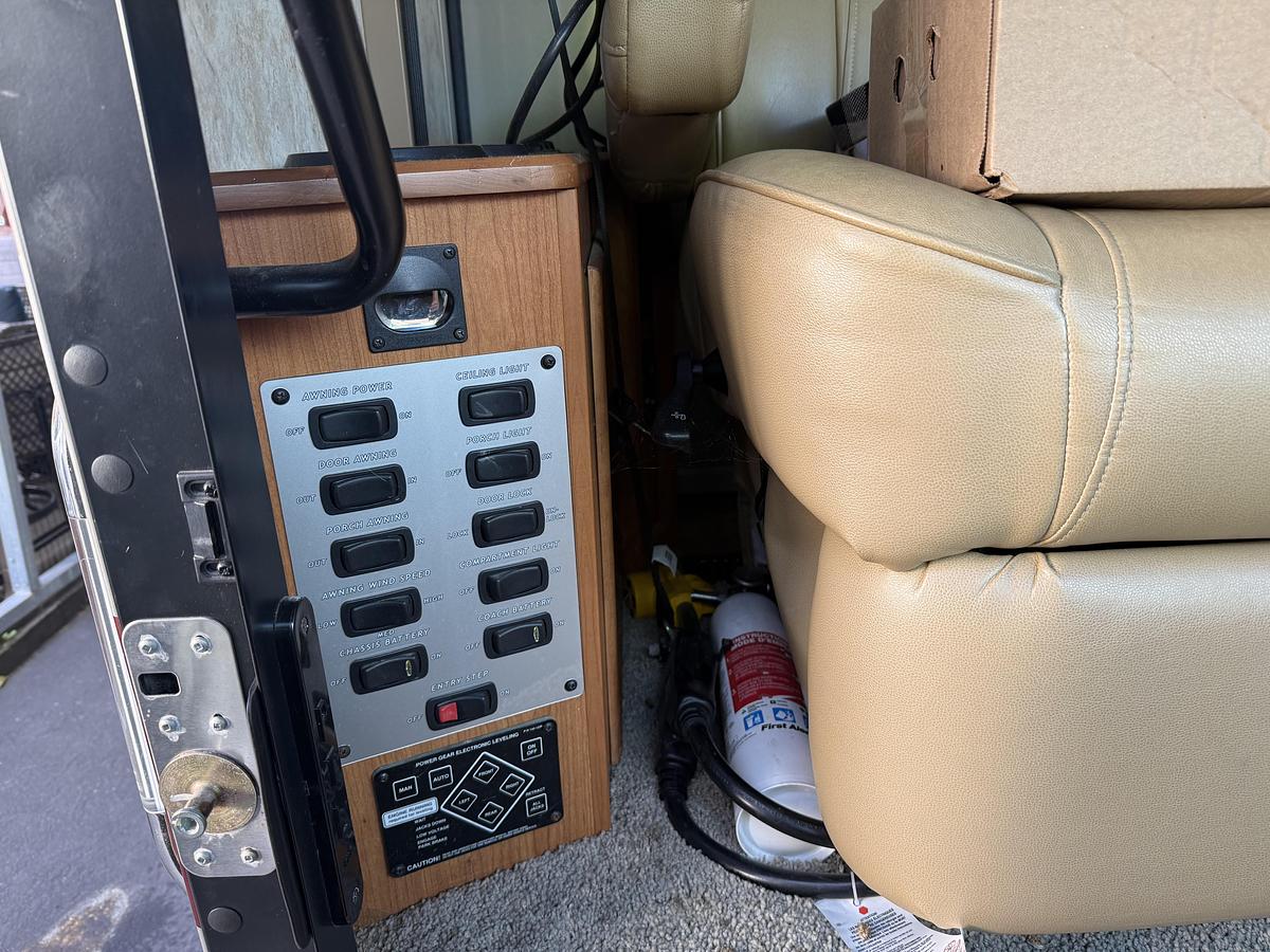 Used 2009 Winnebago Journey 34Y Class A Motorhome