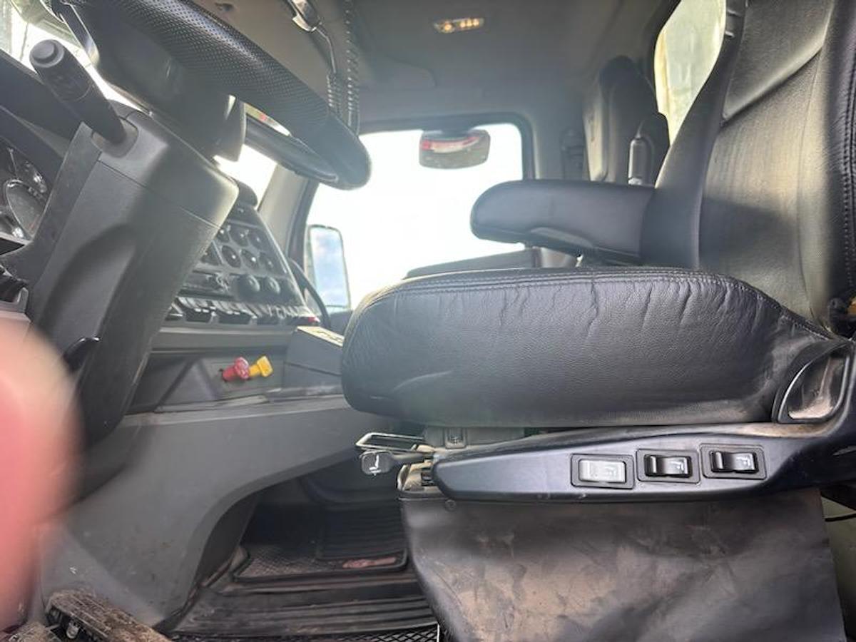 Used 2020 Kenworth T880