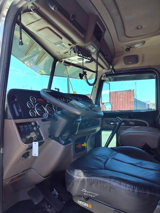 Used 2015 Peterbilt 389 Sleeper Semi Truck
