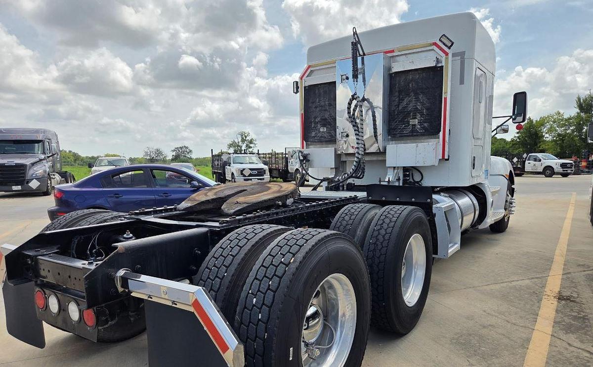 Used 2016 KENWORTH T660 Conventional Sleeper Semi