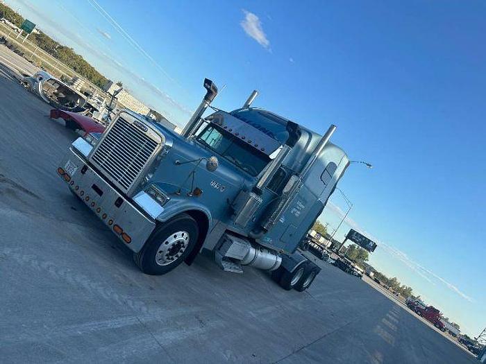 Used 2006 Freightliner Classic 132