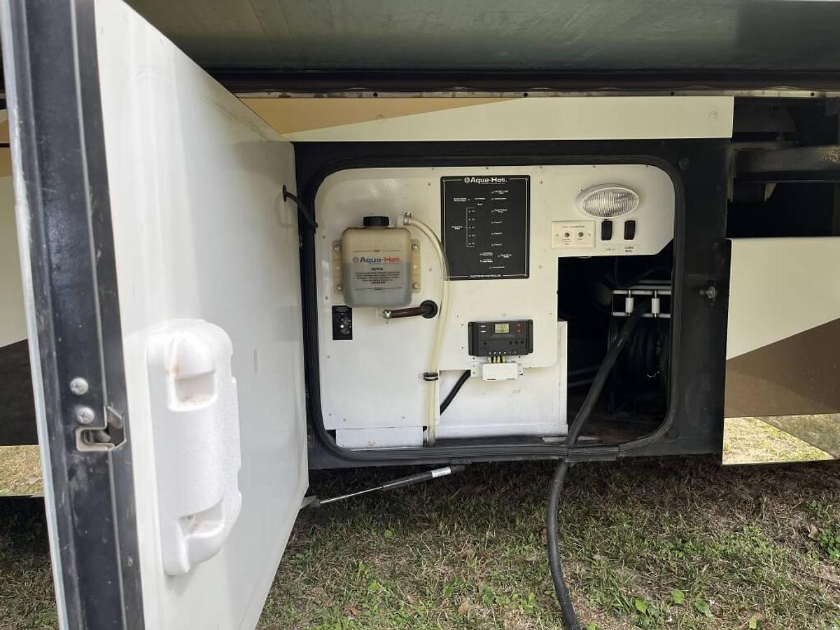 Used 2013 Winnebago Tour 42QD Class A Motorhome