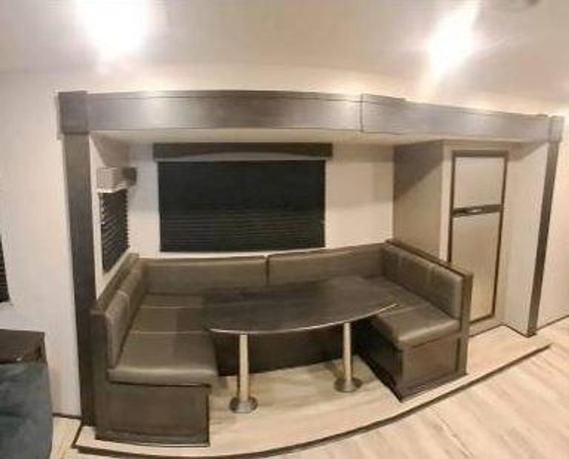 Used 2021 Starcraft Super Lite Travel Trailer • Like New • New Flooring