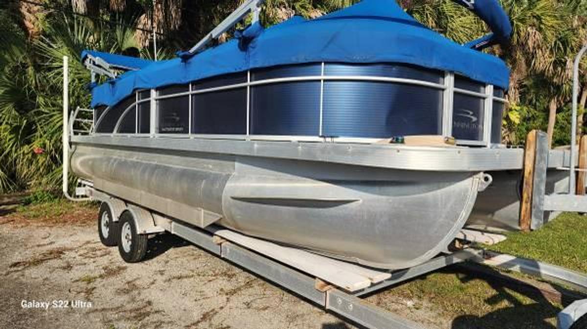 Used 2017 Bennington 24SLX3