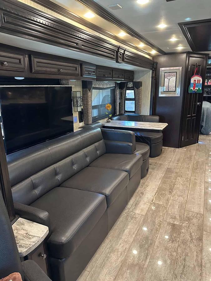 Used 2017 Newmar Dutch Star 4002