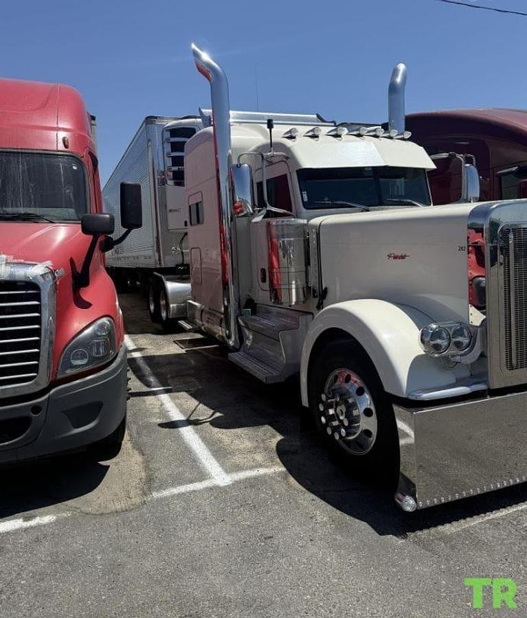 Used 2022 Peterbilt 389