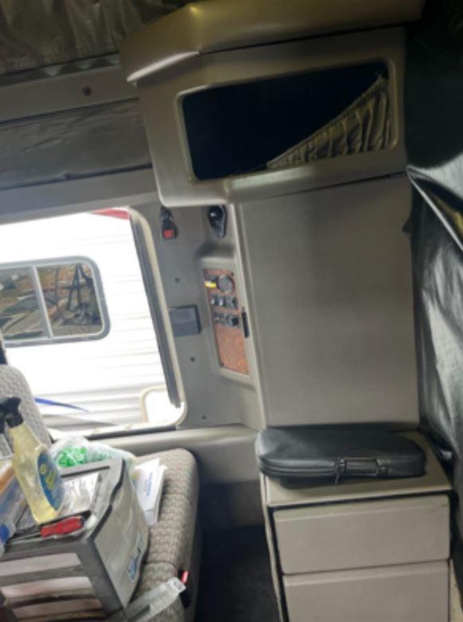 Used 2004 Kenworth W900 Conventional Sleeper Semi