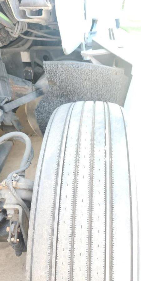 Used 1999 FREIGHTLINER FLD120 Conventional Sleeper Semi