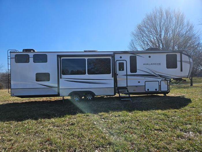 Used 2022 Keystone Avalanche 390 DS