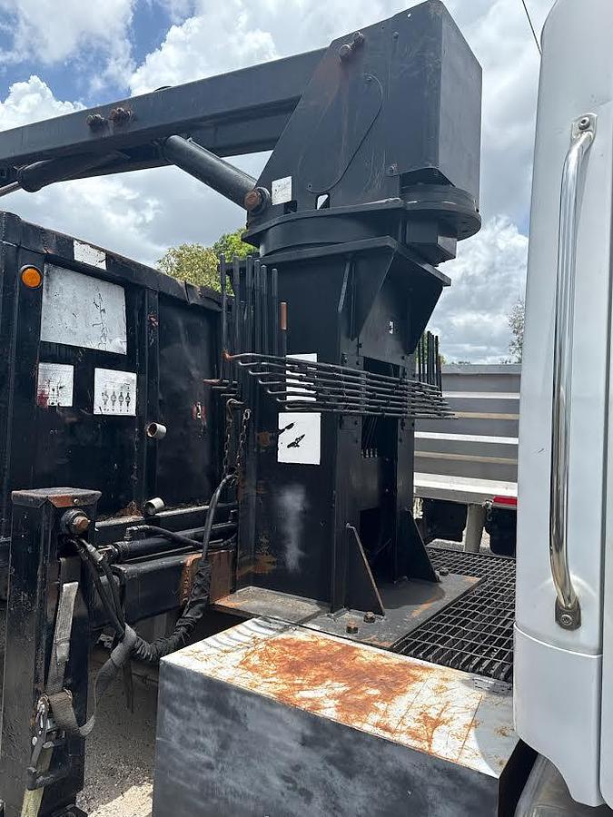 Used 2005 Freightliner Grapple Truck