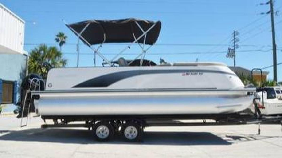 Used 2022 Tritoon Silver Wave 2210 JS