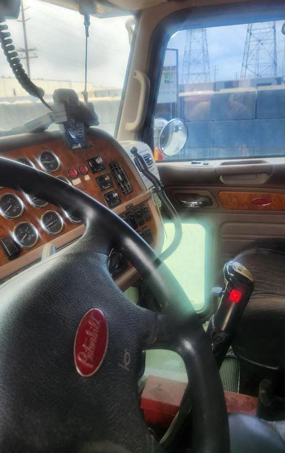 Used 2010 PETERBILT 388 Dump Truck