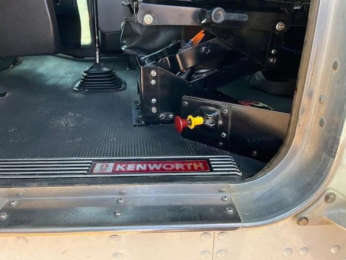 Used 2014 Kenworth T800 Sleeper