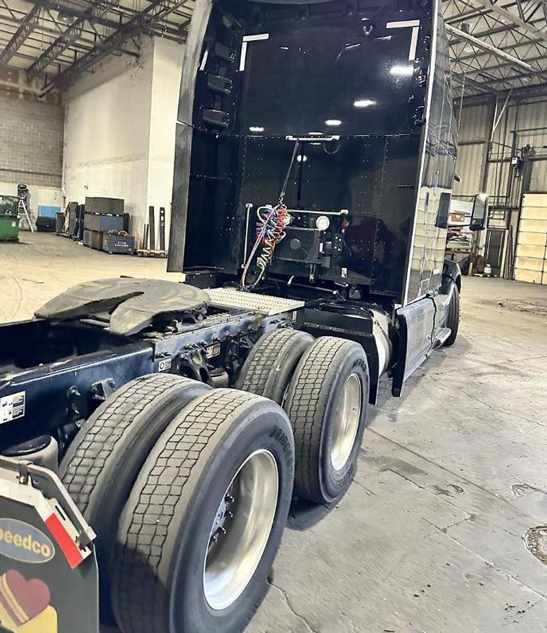 Used 2023 PETERBILT 579