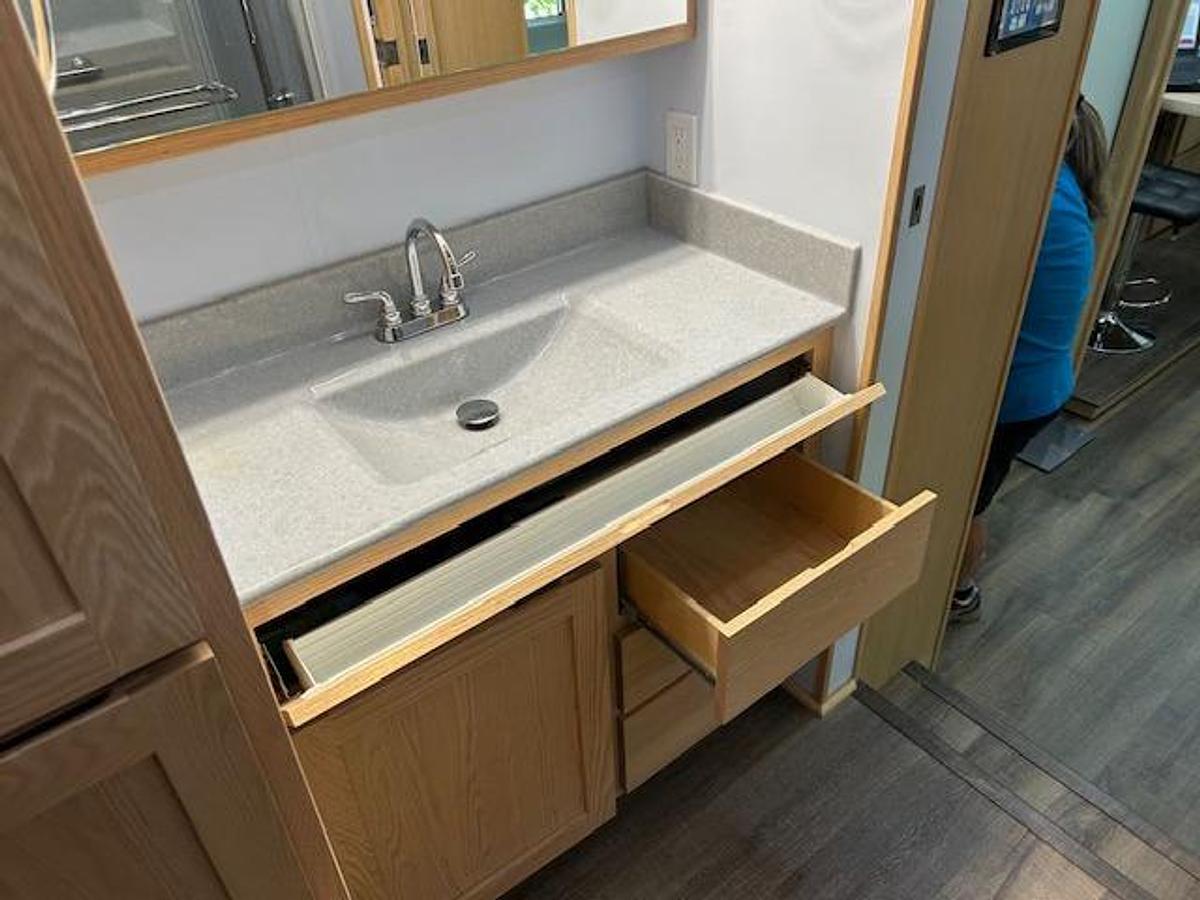 Used 2022 Space Craft V405 Fifth Wheel