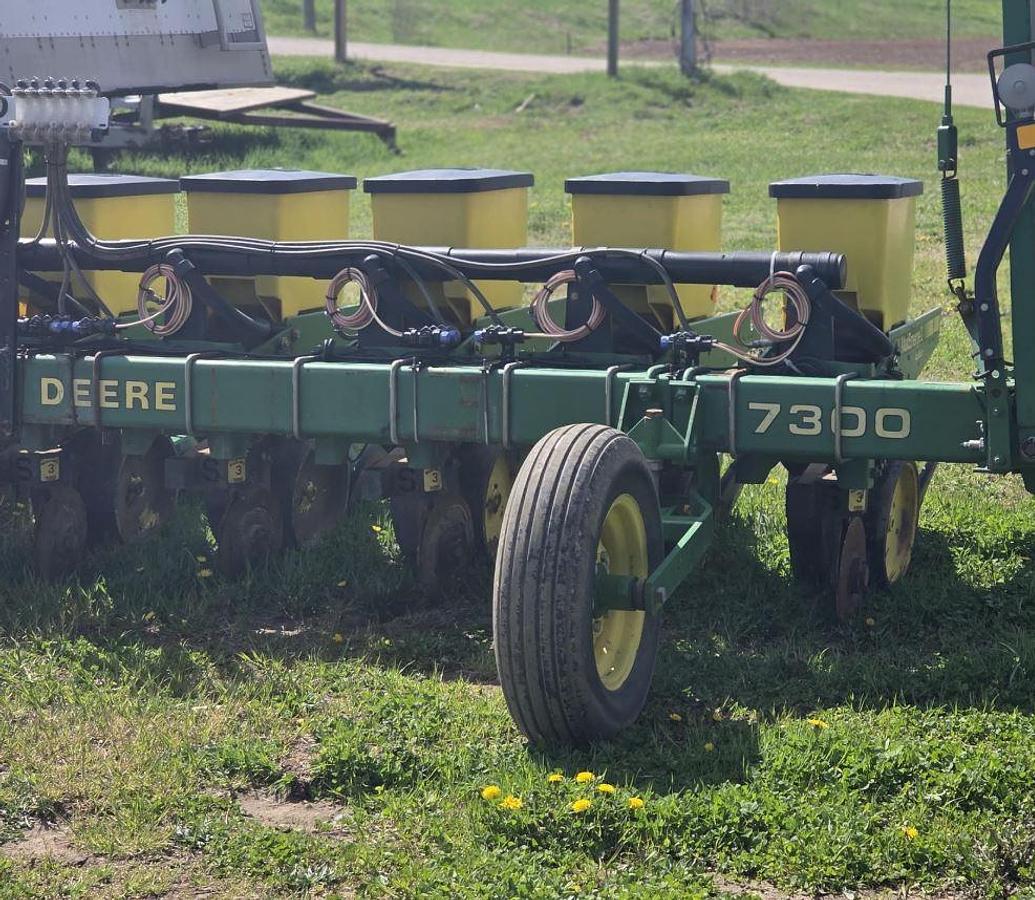 Used 2003 JOHN DEERE 7300