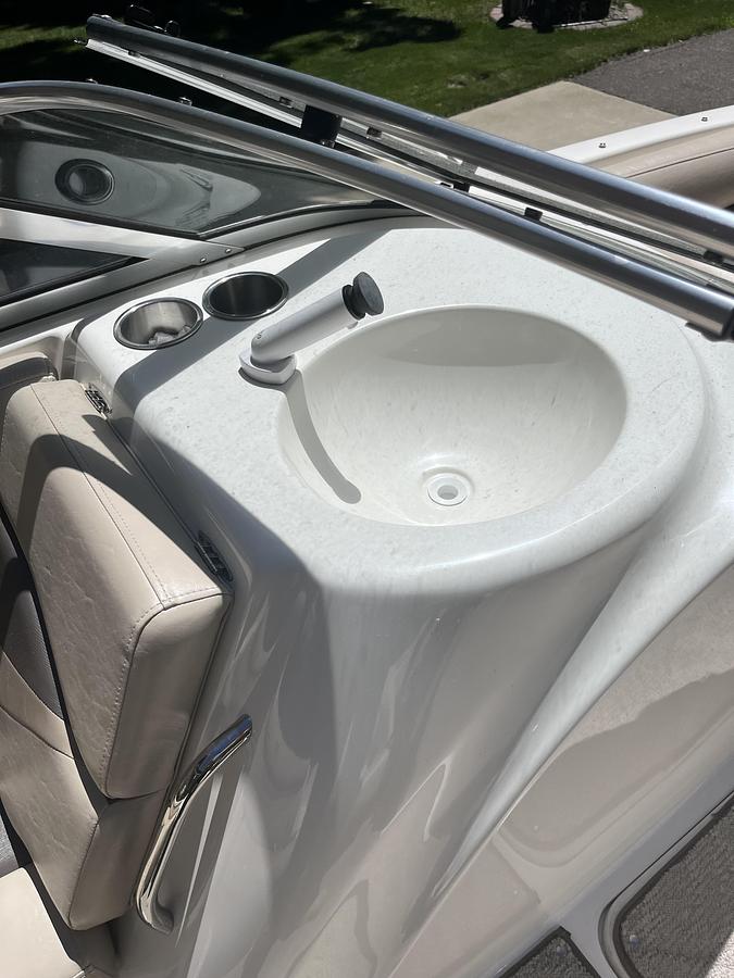 Used 2006 Larson 204 Escape Deck Boat