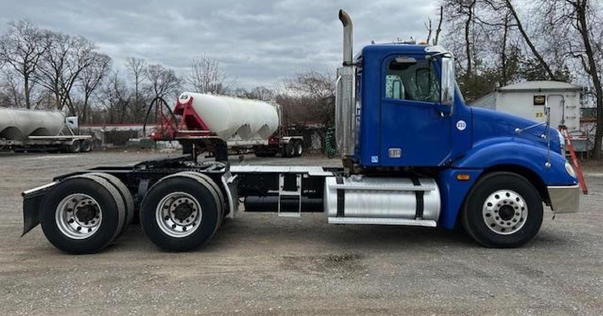 Used 2018 Freightliner Columbia 120