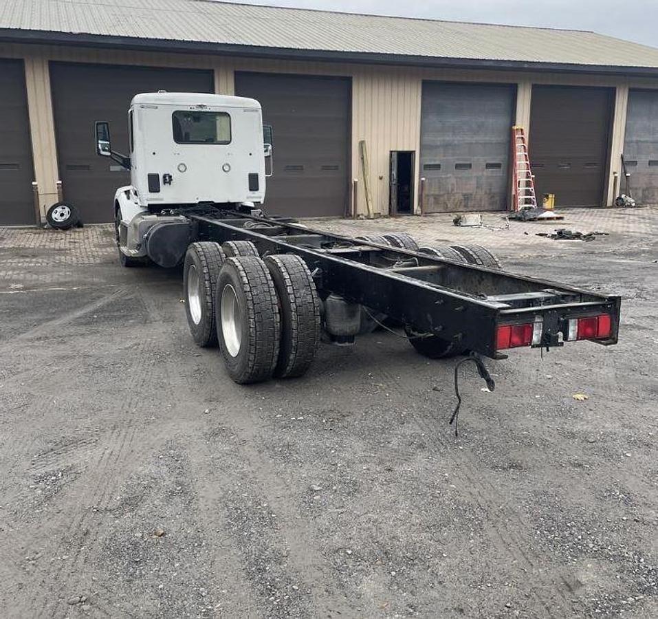 Used 2022 PETERBILT 579