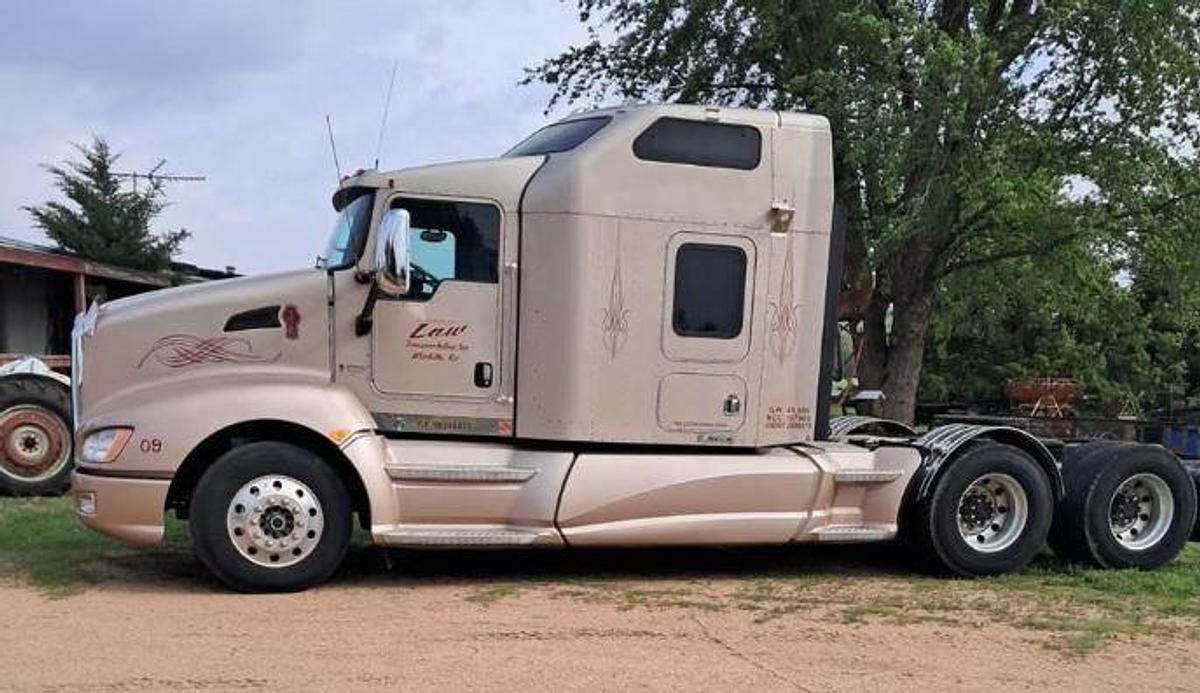 Used 2009 Kenworth T660 Sleeper Semi Truck