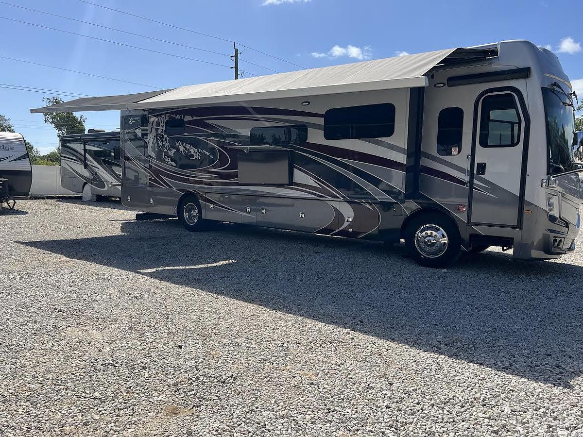 Used 2022 Fleetwood Discovery LXE 40M Class A Motorhome