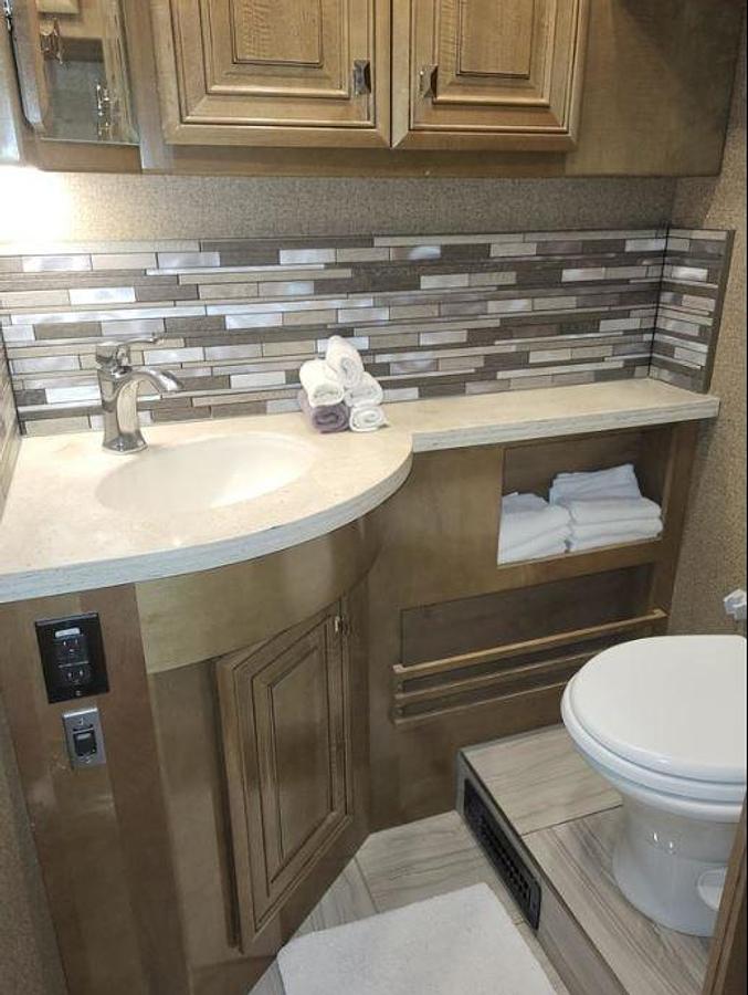 Used 2019 Fleetwood Discovery 40D LXE