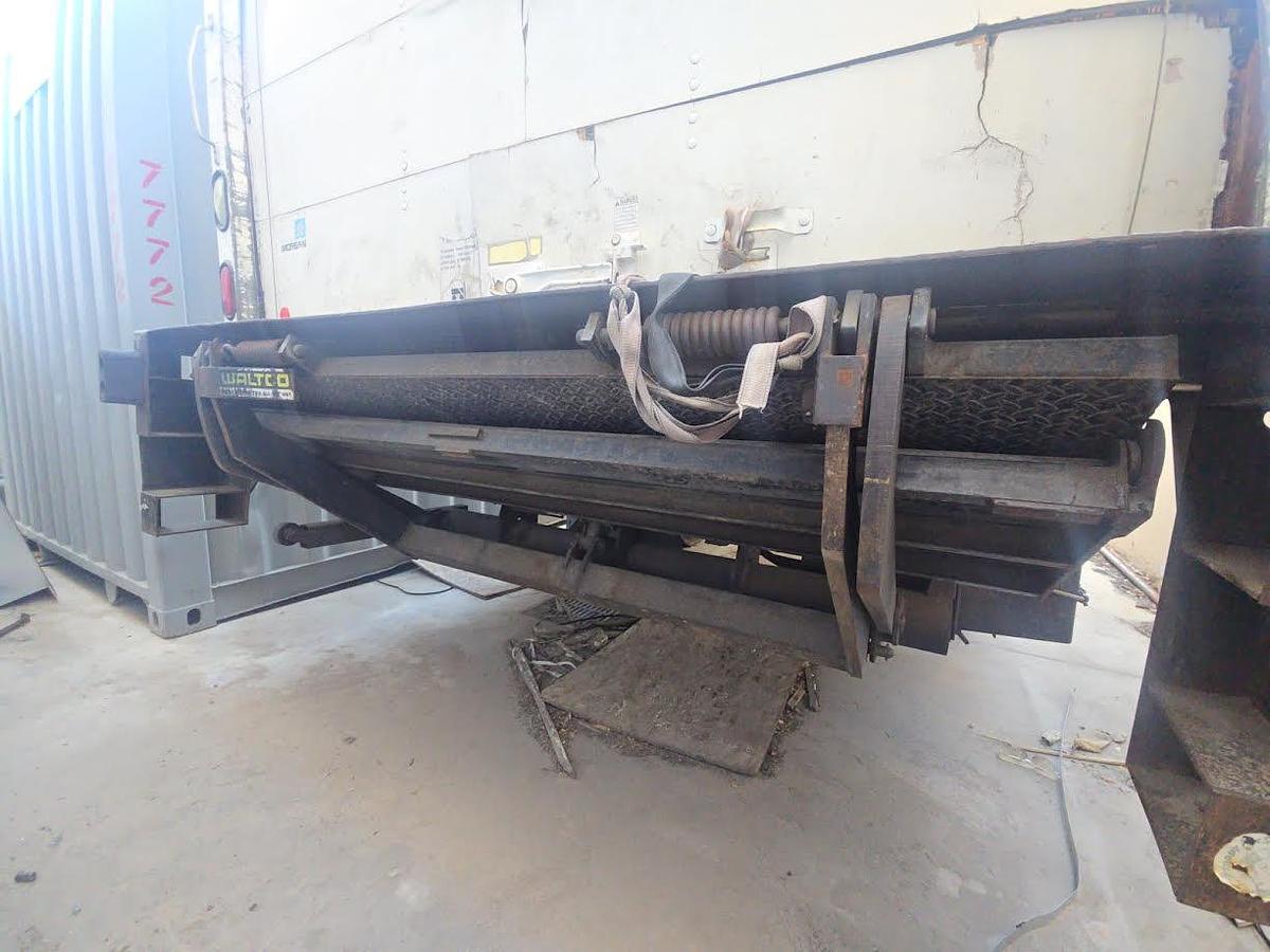 Used 2004 Ford F-650 Box Truck with Liftgate