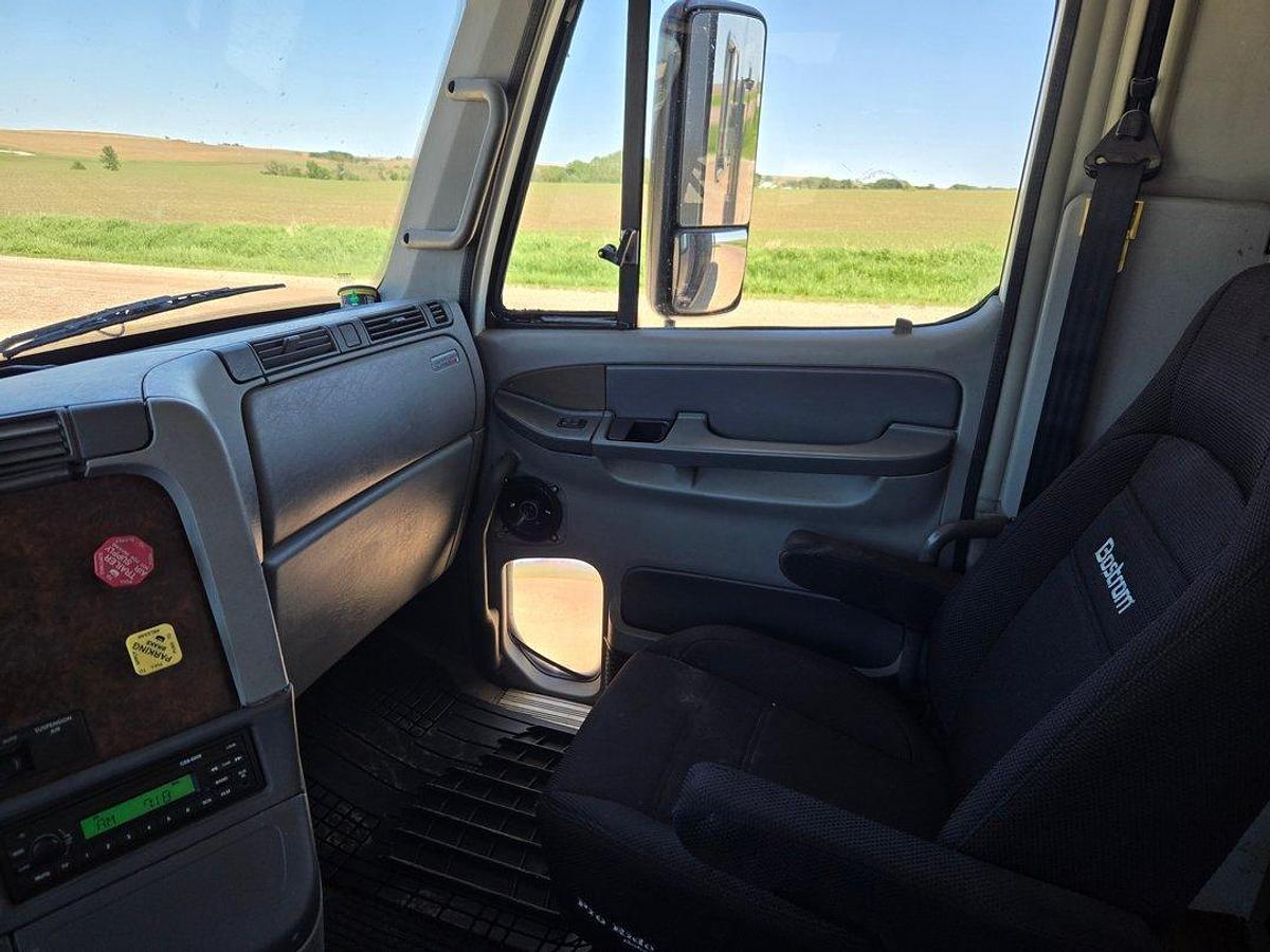 Used 2001 Freightliner Columbia Toterhome