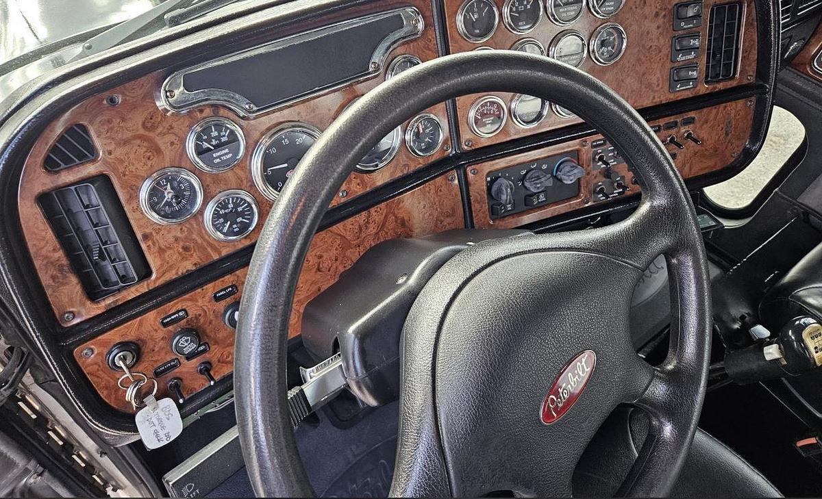 Used 2003 Peterbilt 357 Crane