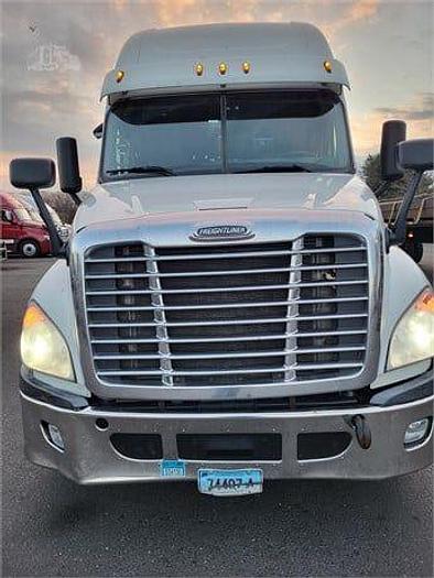 Used 2017 Freightliner Cascadia 125