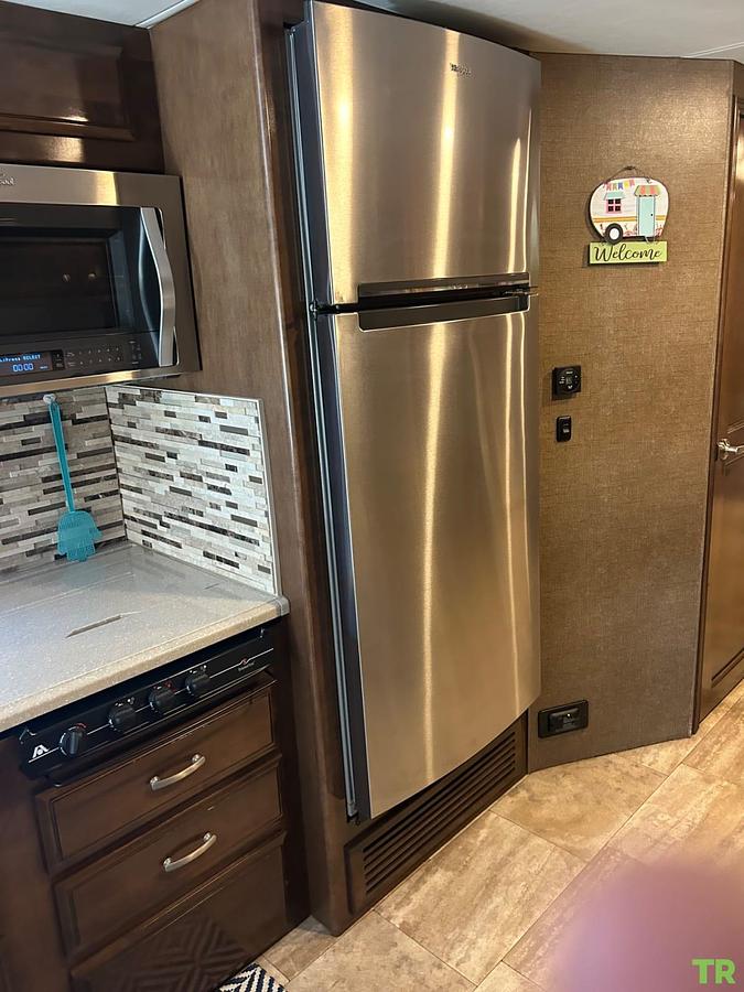 Used 2017 Thor Palazzo Diesel Pusher