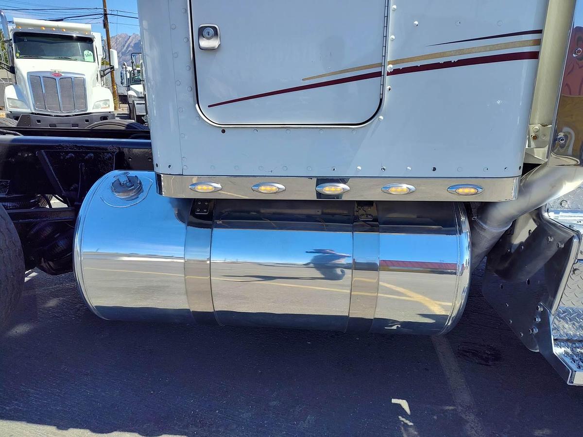 Used 2015 Peterbilt 389 Sleeper Semi Truck