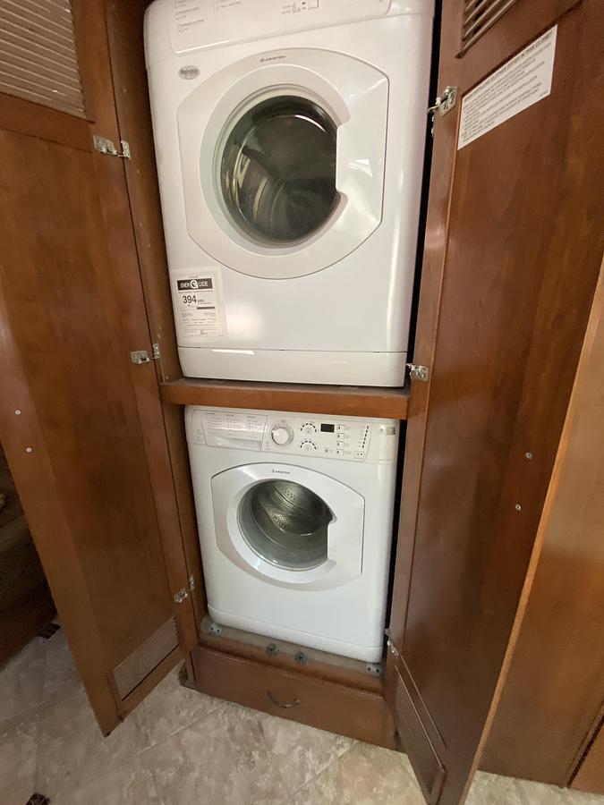 Used 2011 Monaco Camelot 43PKQ Class A Motorhome