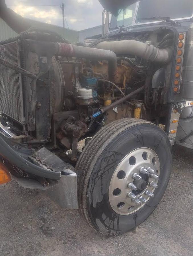 Used 2005 Peterbilt 379 Conventional Sleeper Semi