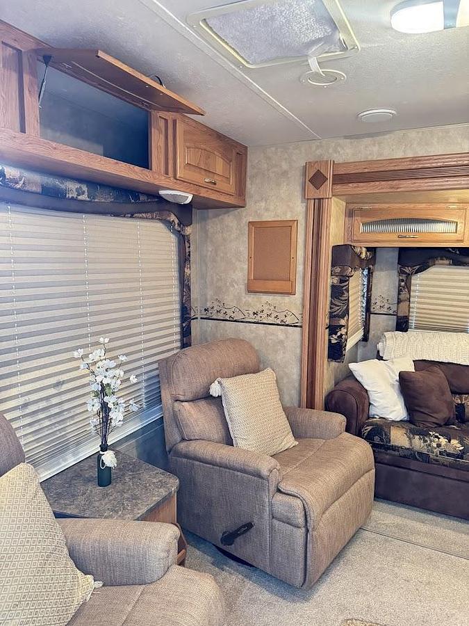 Used 2010 Jayco Eagle 320RLDS Travel Trailer